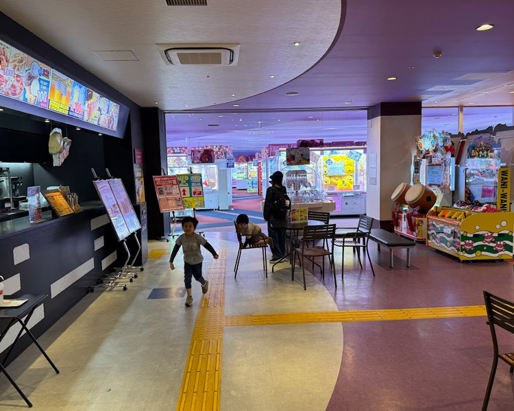 ラウンドワン 徳島・万代店 カフェスペース