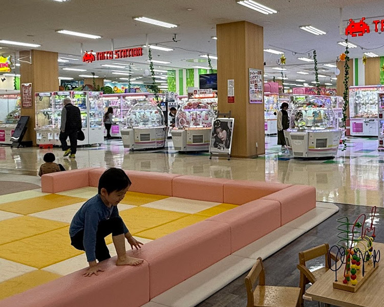 タイトーステーション フジグラン北島店 店舗前キッズコーナー