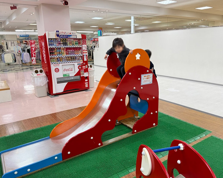 わくわくらんどタクト店　裏のキッズエリア