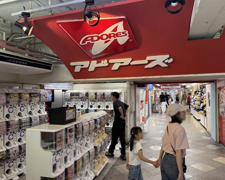 アドアーズ 中野店店内ガチャガチャコーナー