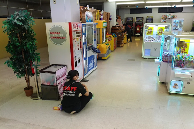 crane2（クレクレ）鶴ケ谷店 店内